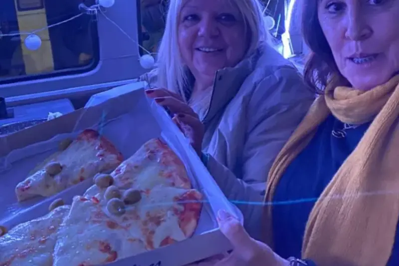 friends pizza tour
