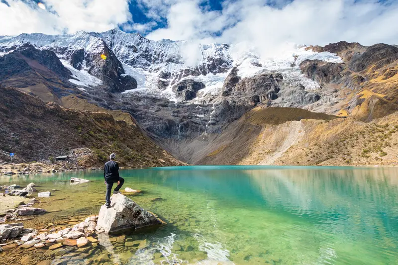 Male tourist at theHumantay Lake in Cusco