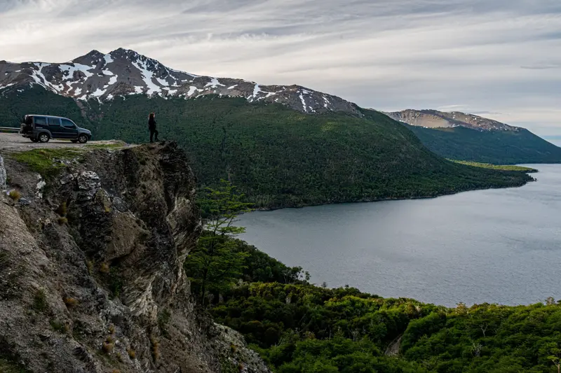 A 4x4 parked on a cliff above the lake