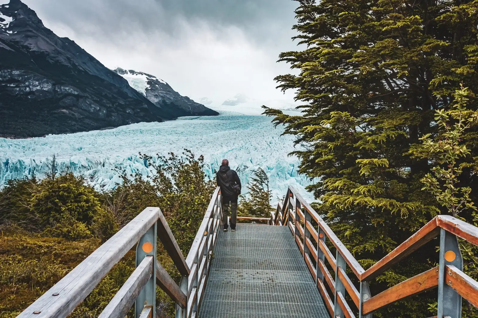 A walkway running down towards the glacier
