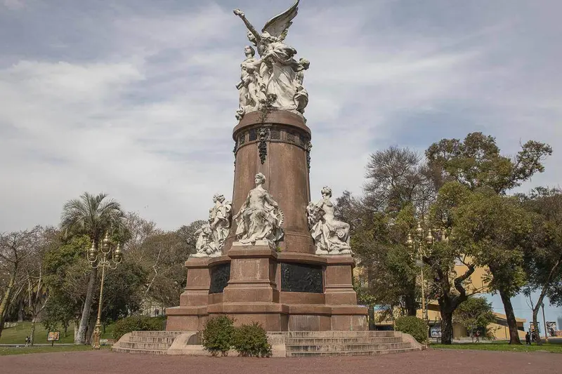 A monument with winged figures, in the park