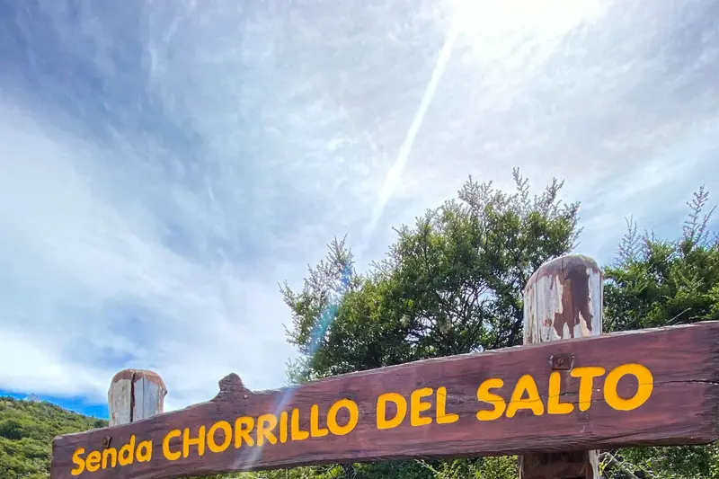 The wooden sign at the start of the Chorrillo del Salto trail
