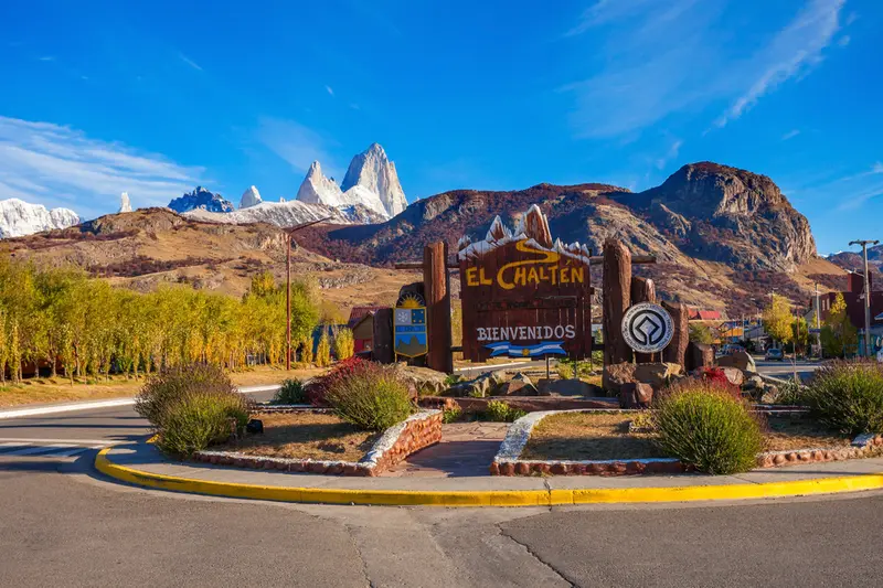 The El Chaltén entrance sign, with the range behind it